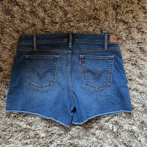 Levi shorts. Like new. - Picture 4 of 4